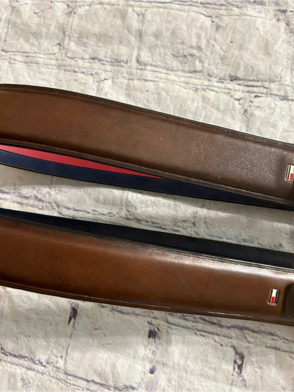TOMMY HILFIGER LOT OF (2) BROWN COATED LEATHER FAUX LEATHER LING STRIPPED 38